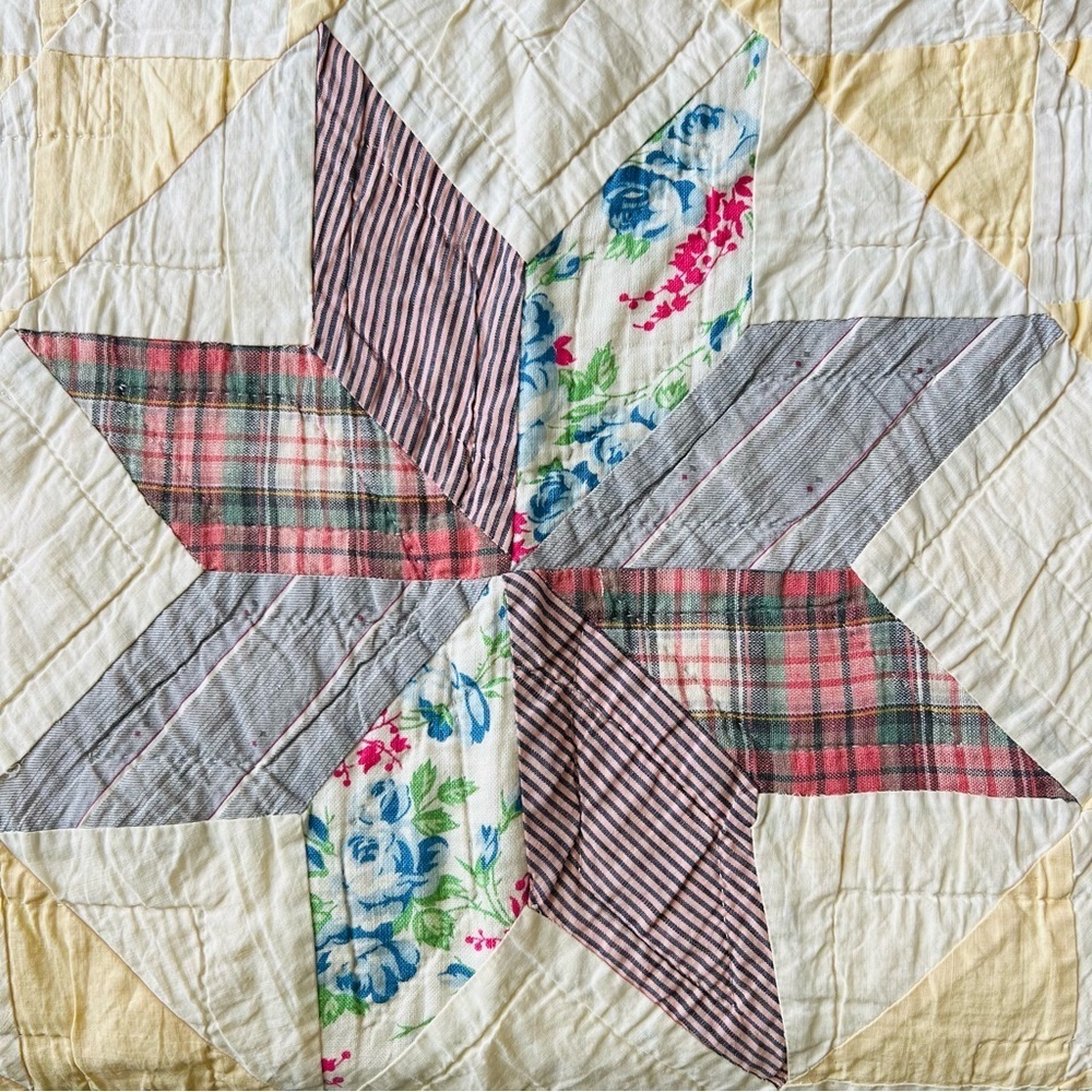 90”x50” Vintage from 1940’s Eight Point Star Hand Stitched Cotton Quilt. - Picture 10 of 12